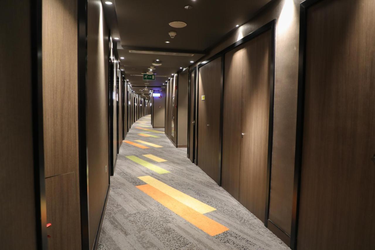 Hotel Airport T1 International Departures 3*